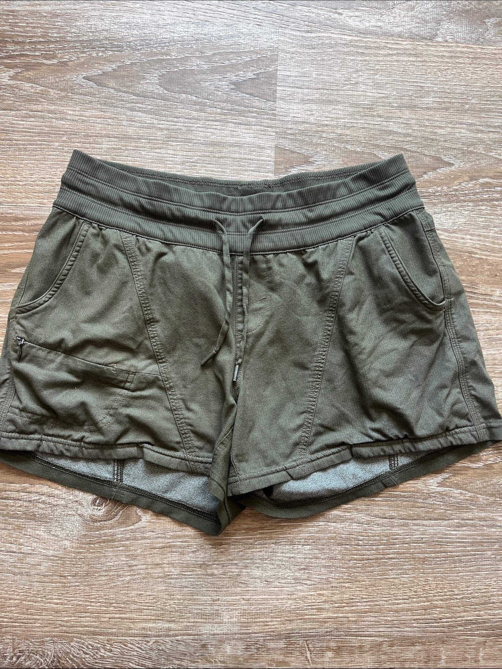 The North Face Aphrodite shorts, size M